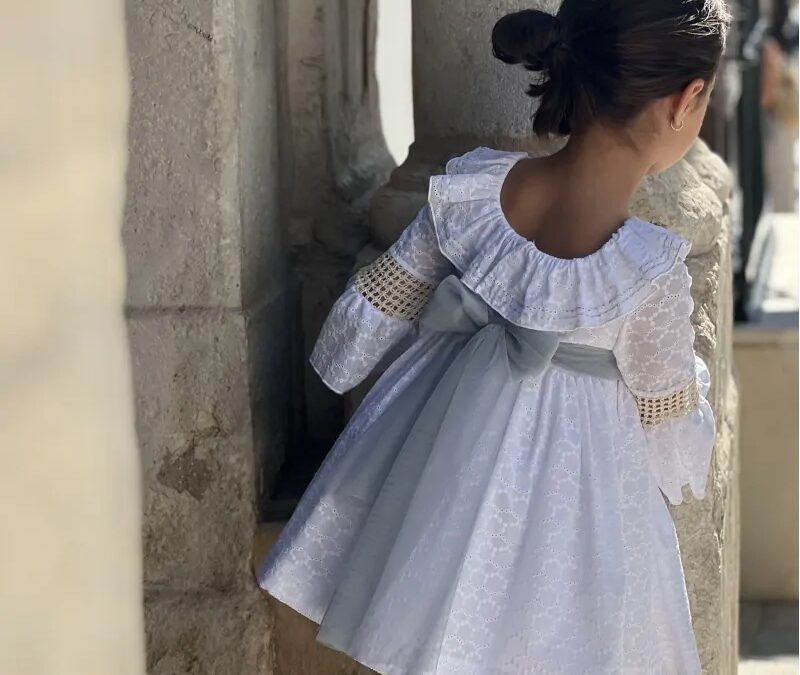 Vestido LAPEPPA Blanco Perforado Azul